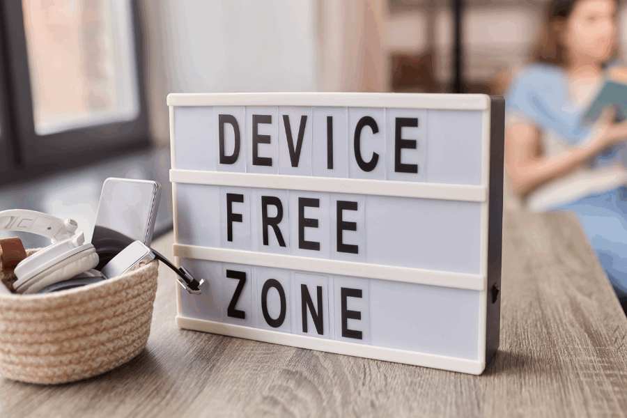 Sign saying "Device Free Zone"